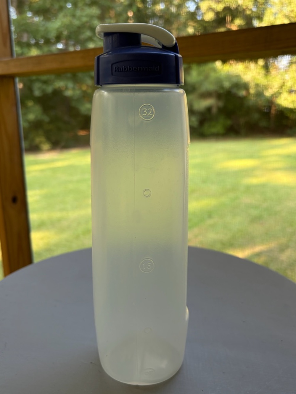 Rubbermaid 32 Oz Plastic Water Bottle with Blue Flip Lid